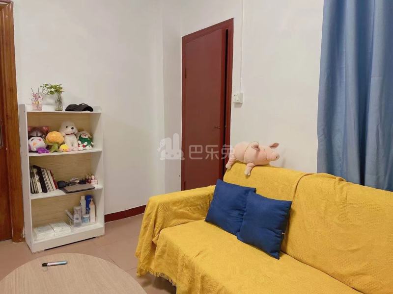 白灰场南路19号10193646客厅图3