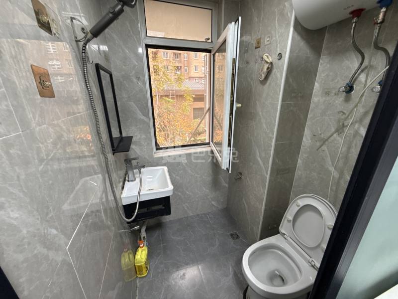 和家欣苑C区10210280卫生间图5