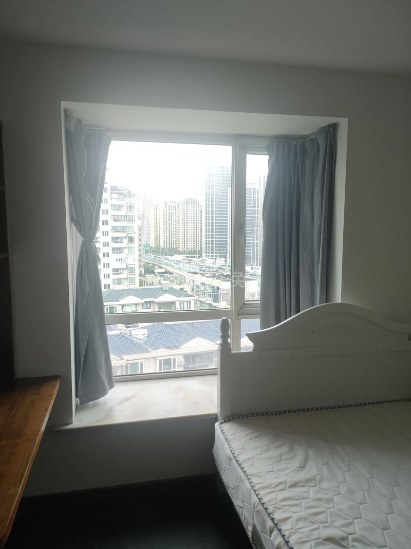 新梅共和城1024368卧室窗户图18