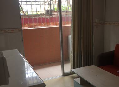 招村新街 1室1厅1卫