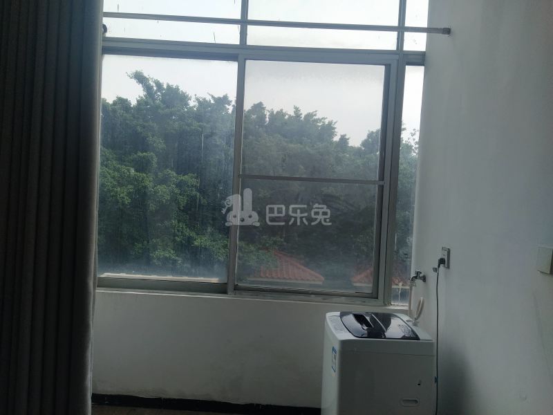 华秀苑10354389卧室窗户图7