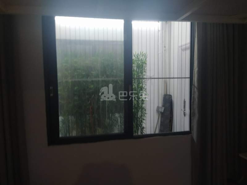 华秀苑10354395卧室窗户图7