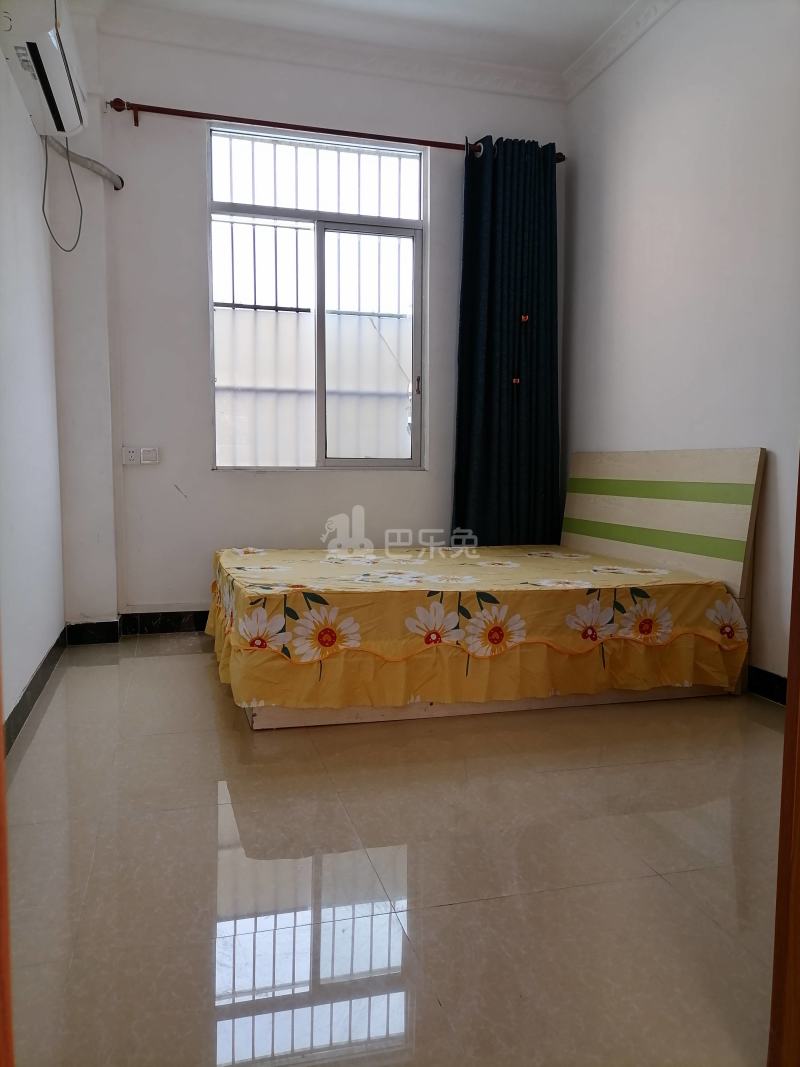 招村新街10355775卧室图0