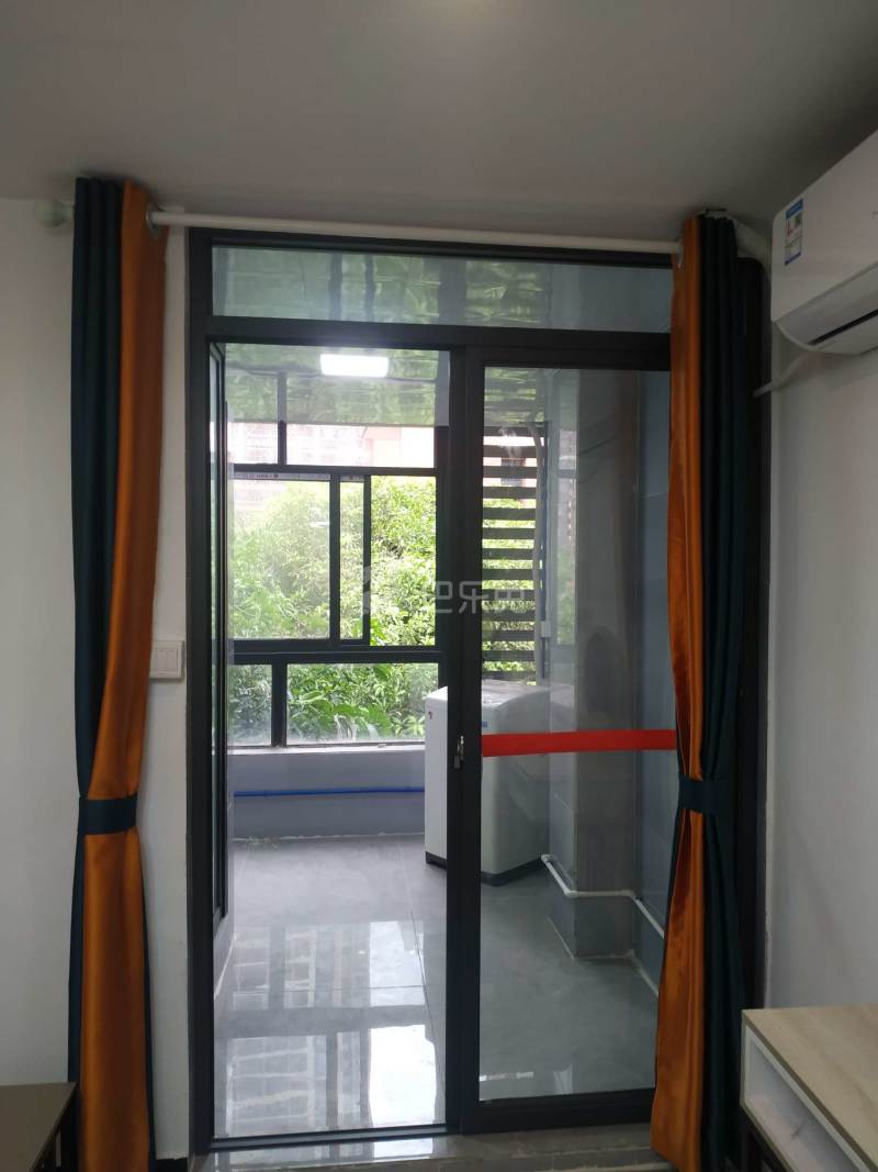 吉山庄岗山巷8号10361689卧室窗户图7