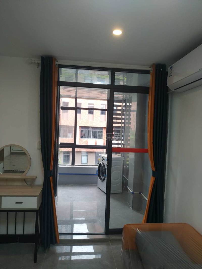 吉山庄岗山巷8号10361691卧室窗户图7