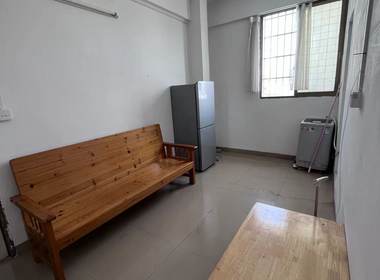 招村新街 1室1厅1卫