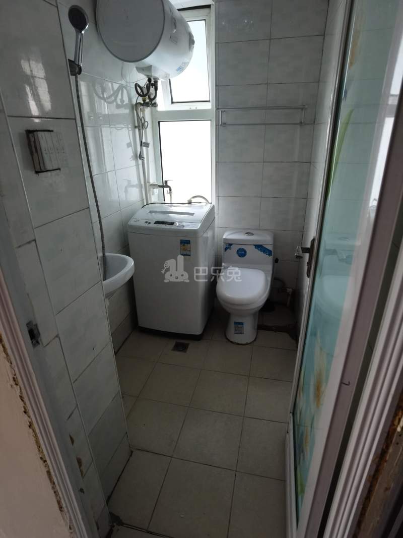 三杨新村一街坊1045637卫生间图5