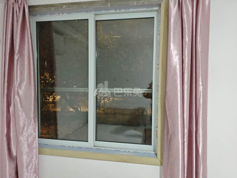 桃园新村（淞滨路803弄）10650813卧室窗户图8