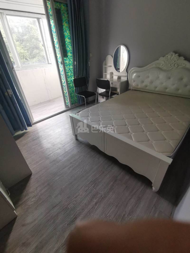 盛世馨园10802599卧室图3