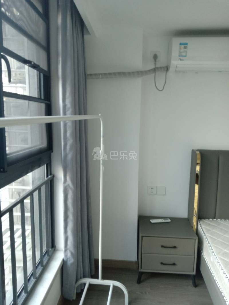 保利融信和光尘樾10885396卧室图3