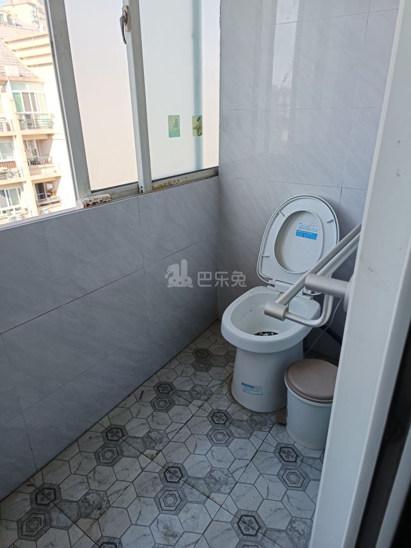 邻里苑10894732卫生间图5