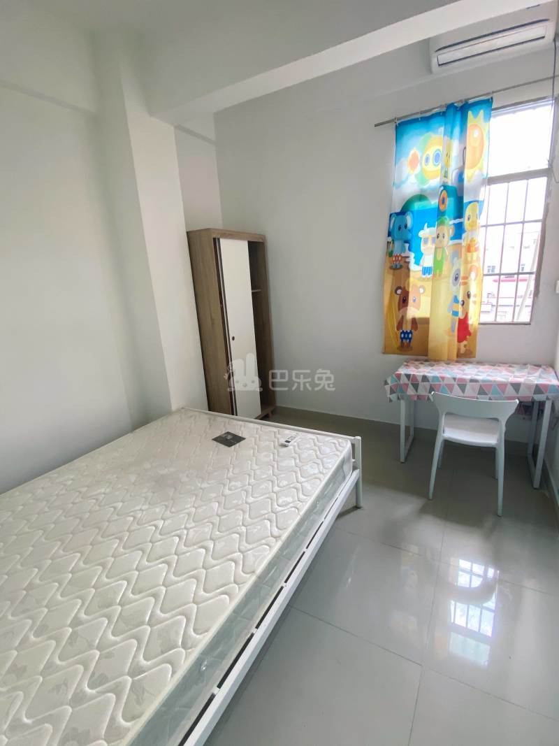 龙归南村10905346卧室图0