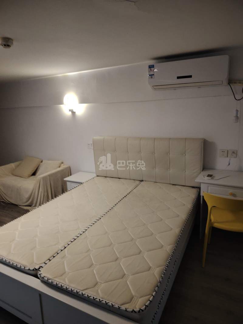 绿地卡米（嘉域生活中心）10922563卧室图3