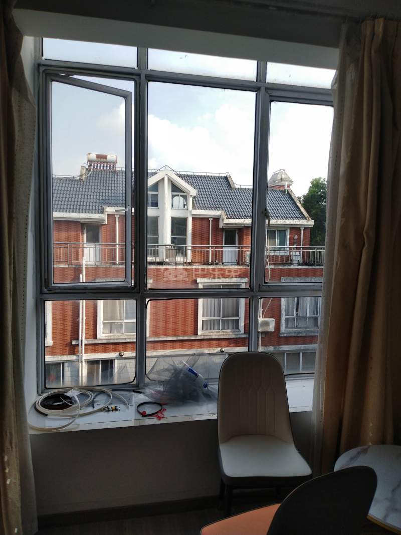 洪宝小洋房一期（西闸公路2139弄）10940482卧室窗户图11