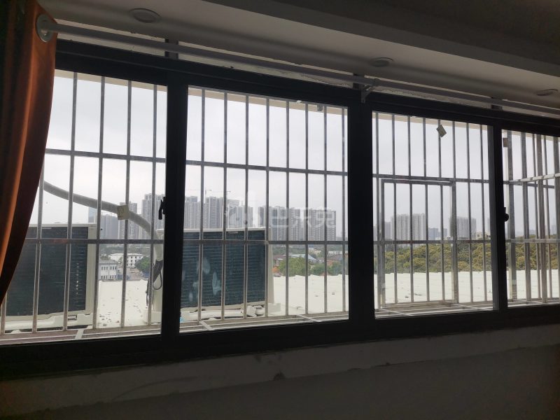 吉山庄岗山巷8号10981385卧室窗户图4