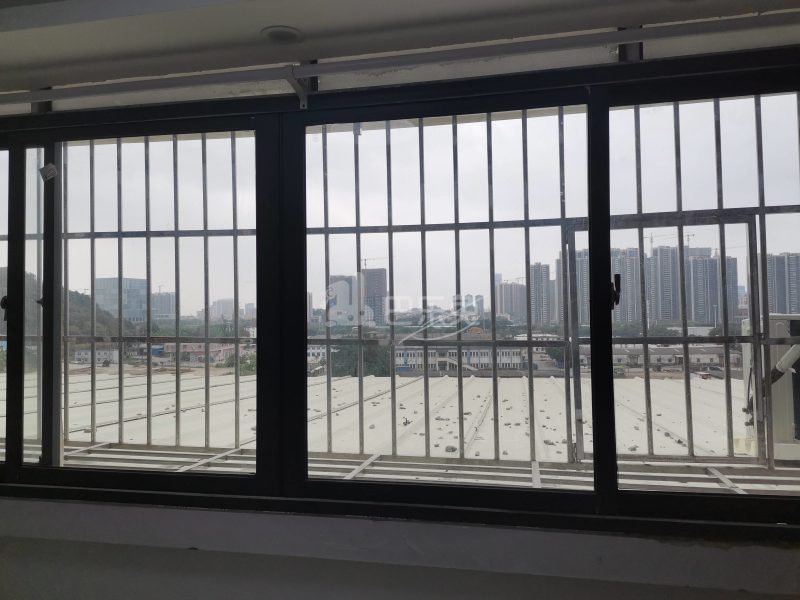 吉山庄岗山巷8号10981392卧室窗户图4