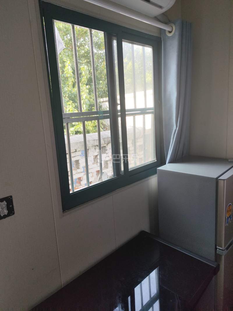 吕三村南蒋家宅（民房）11045022卧室窗户图11