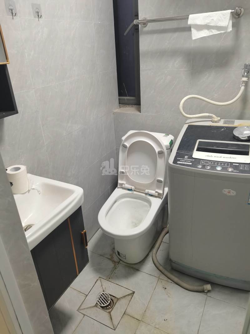 融创金成臻蓝府（臻华府）11212891卫生间图4