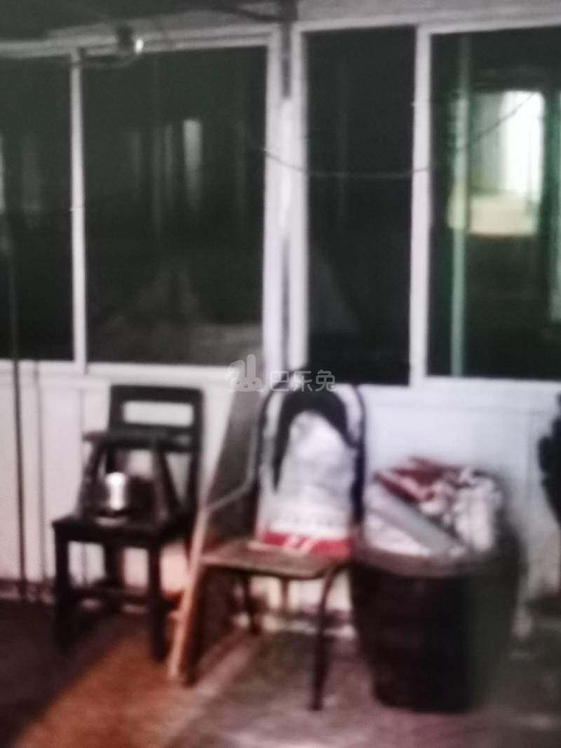 施湾施宏路望三村陈家宅（民房）11298259卧室窗户图7