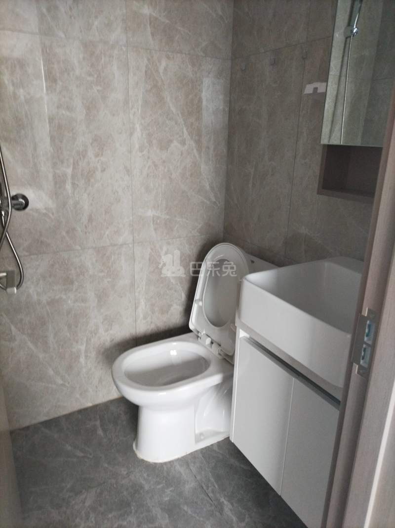 保利融信和光尘樾11377013卫生间图7