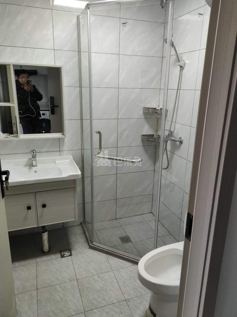 绿地21城国际家园A区11432904卫生间图5