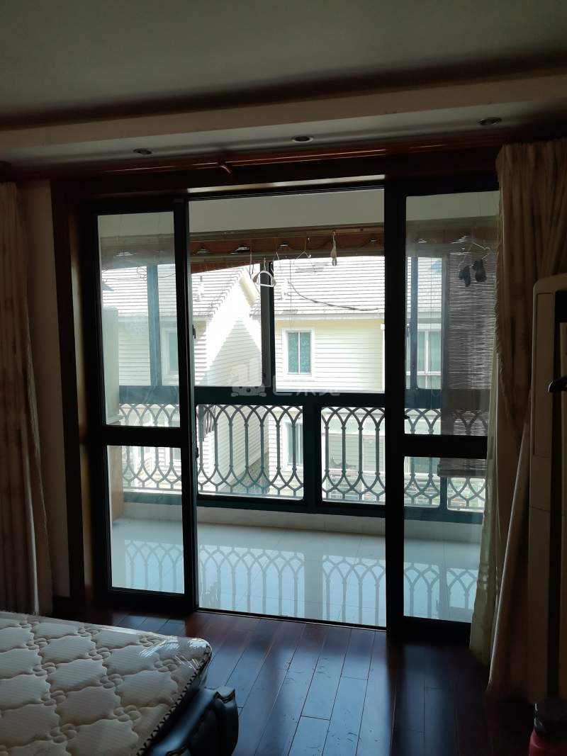 南郊花园北区11543717卧室窗户图8