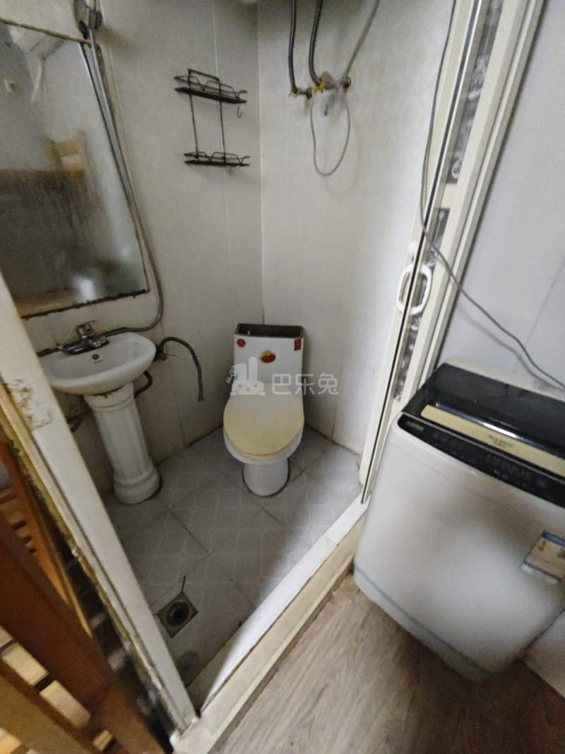 鞍山五村11621227卫生间图4