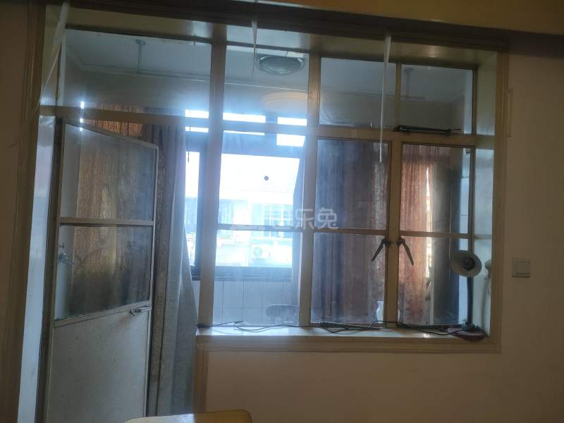 汇成苑四村11677807卧室窗户图10