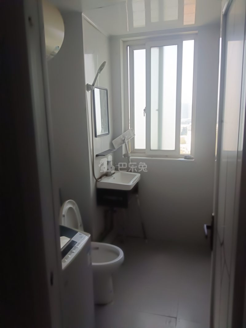 绿地U时代11735080卫生间图5