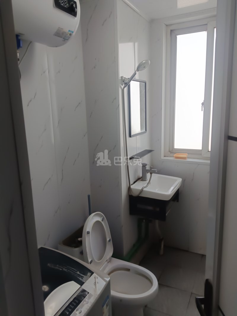 绿地U时代11735080卫生间图7