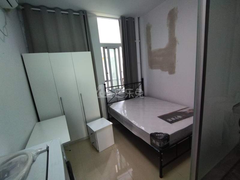 云翔佳苑南区（嘉年路651弄）11841297卧室图0