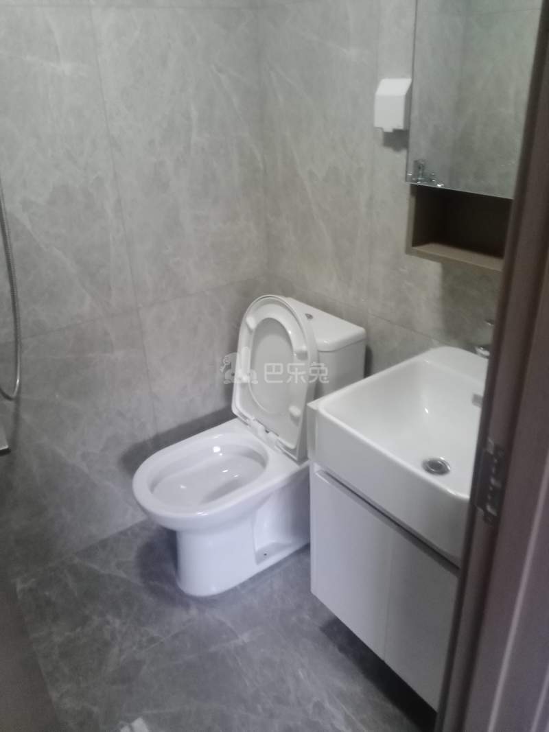 保利融信和光尘樾11856132卫生间图6