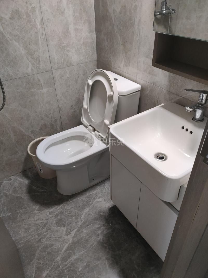 保利融信和光尘樾11856155卫生间图4