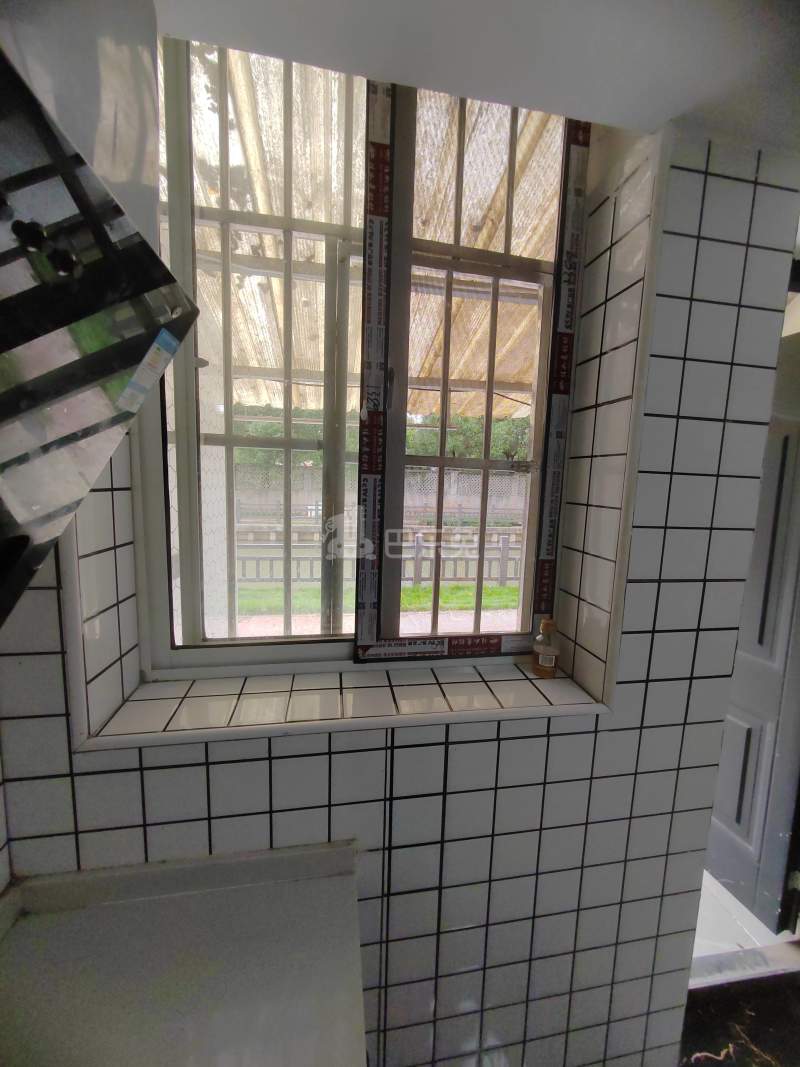 高桥村顾家宅11911303卧室窗户图8