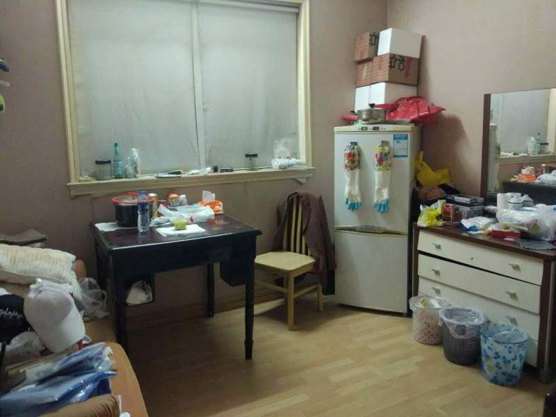 沁春园一村（莘西南路400弄）1192180客厅图2