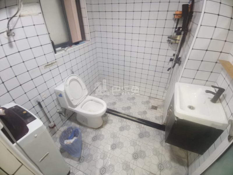 华泾绿苑11979301卫生间图6