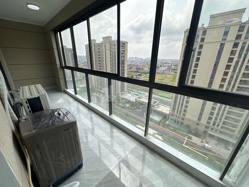 潮听名苑12013297卧室窗户图8