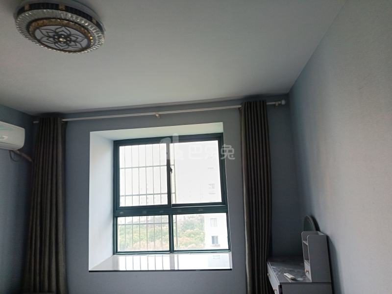 四季绿城南区12021868卧室窗户图9