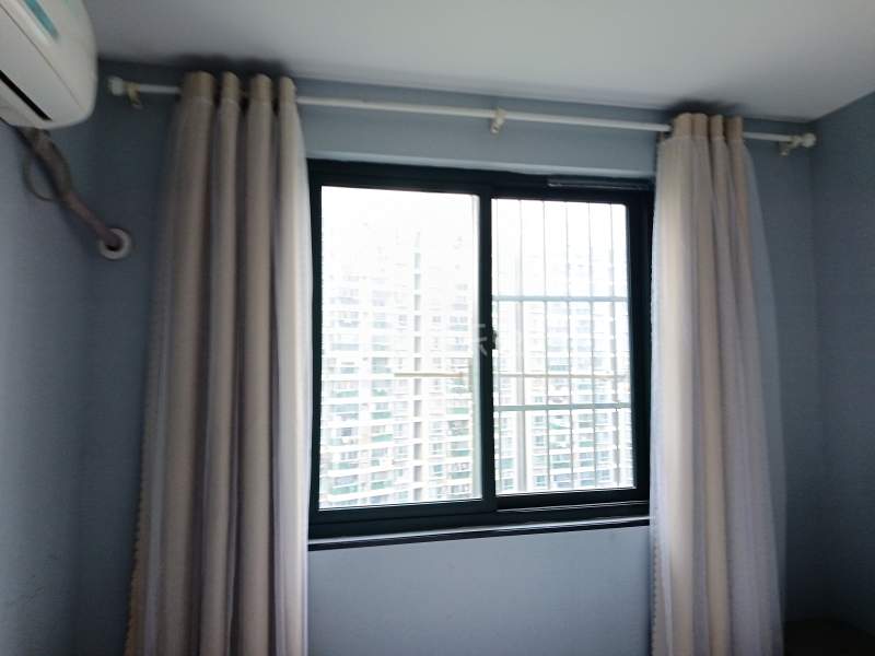 四季绿城南区12021868卧室窗户图8