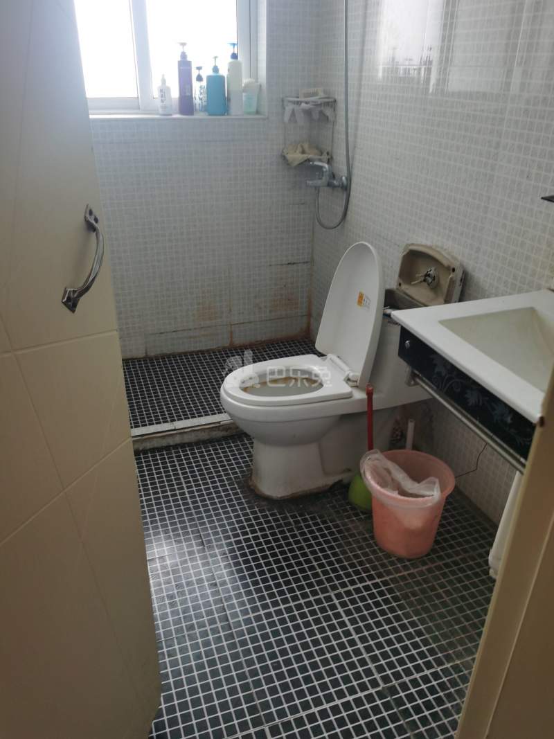 白银时代尚苑三期12122632卫生间图9