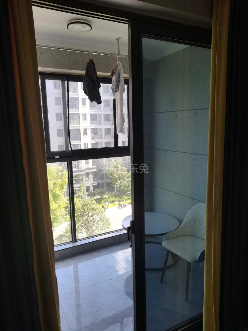 吴家东风嘉苑一区12132653卧室窗户图6