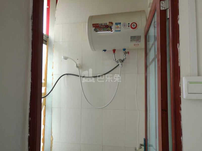 向南商业街4号1215449卫生间图9