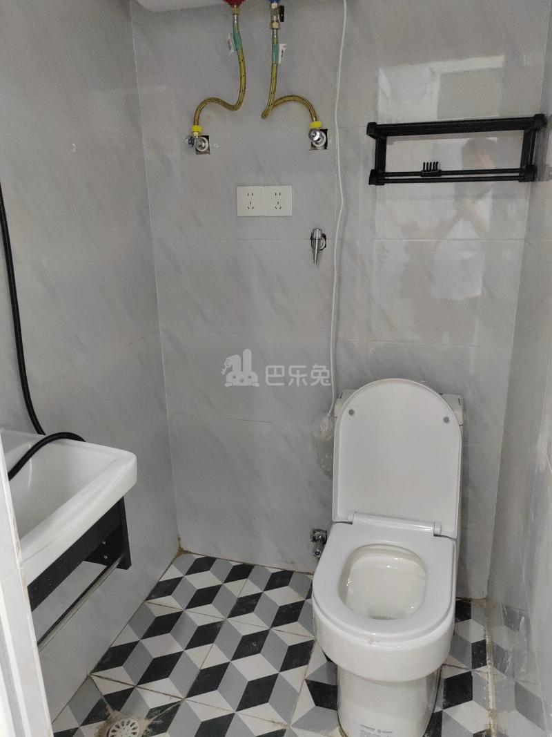 忆联庄阁12166490卫生间图4