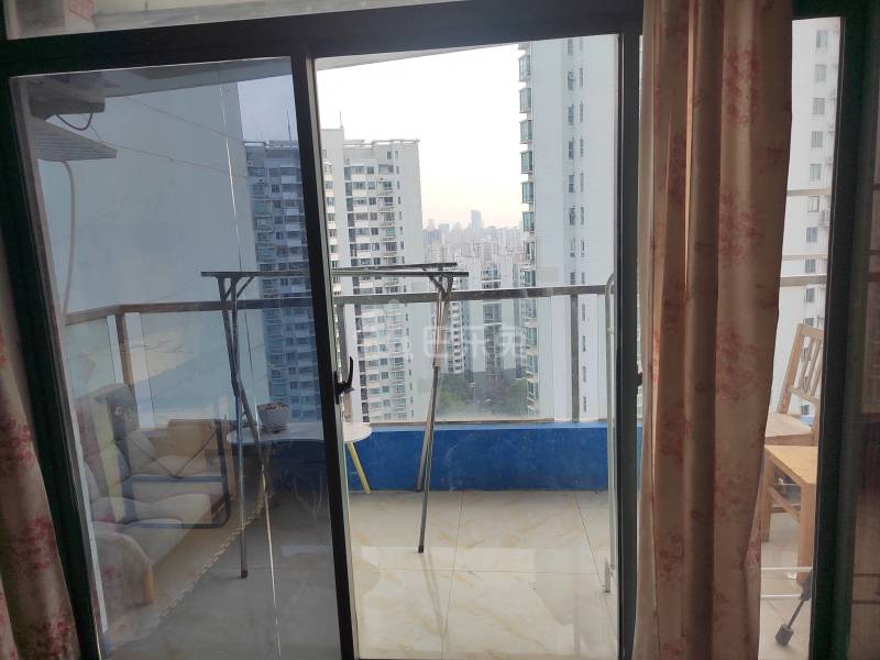 嘉利明珠城（平型关路377弄）1218465卧室窗户图13