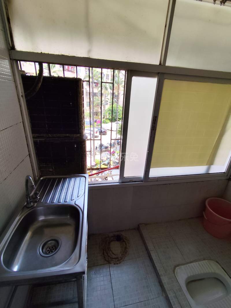 月亮湾花园1226707卧室窗户图7