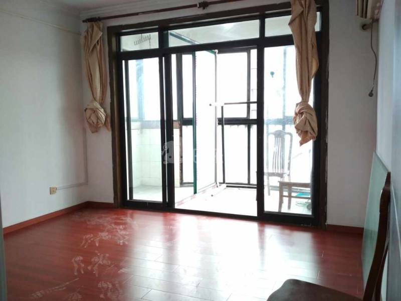 龙悦小区1区540520客厅图4