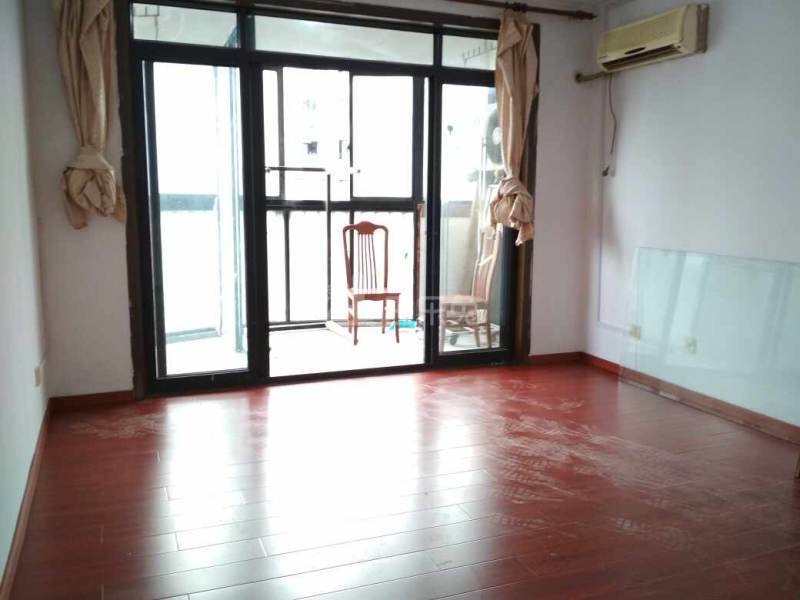 龙悦小区1区540520客厅图5