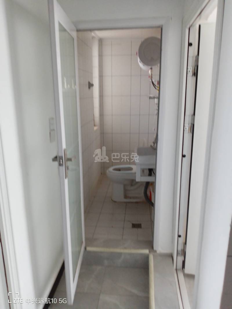 华泾绿苑12371602卫生间图6