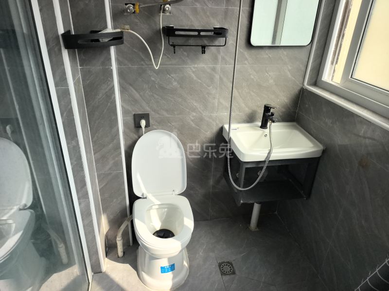 美罗家园蓉庭12551538卫生间图5