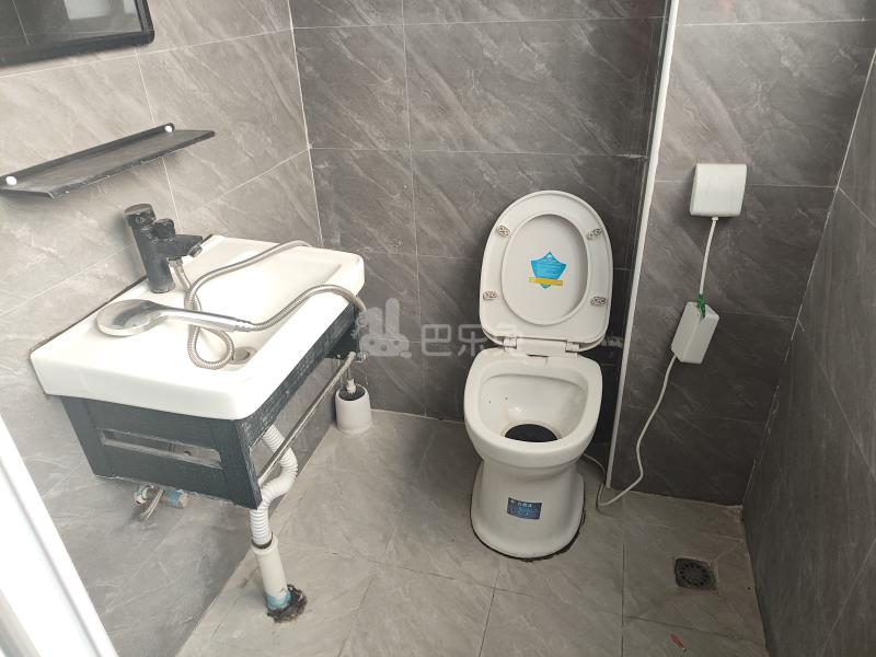 翔瑞新苑东区（鹤槎路182弄）13296401卫生间图7